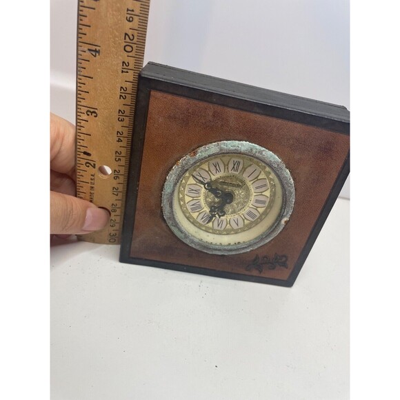 Vintage clock, Mercedes, wind up clock, made in Berlin, wood exterior sold as is - Picture 8 of 8